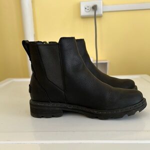 Sleek Black Leather Chelsea Boots